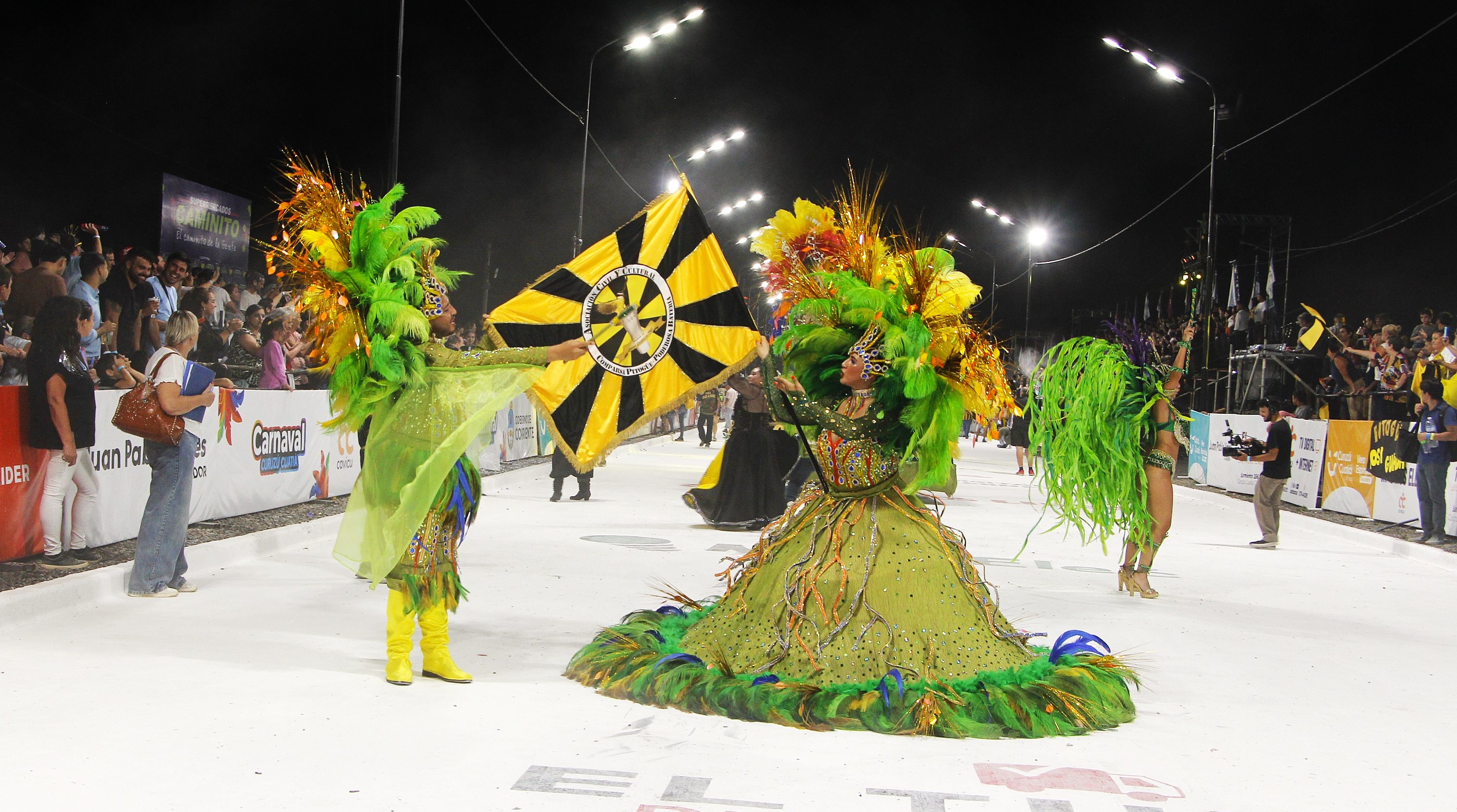 Comparsa Pitogüé durante el carnaval