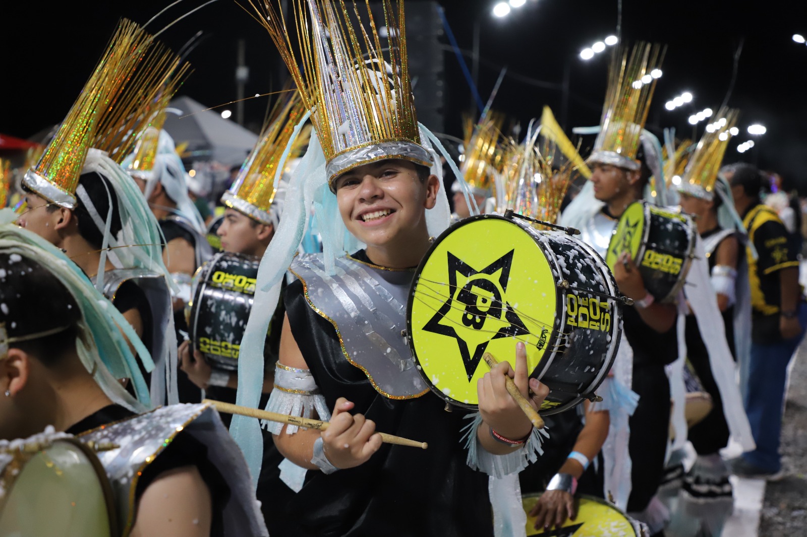 Percusionistas de Pitogüé tocando juntos