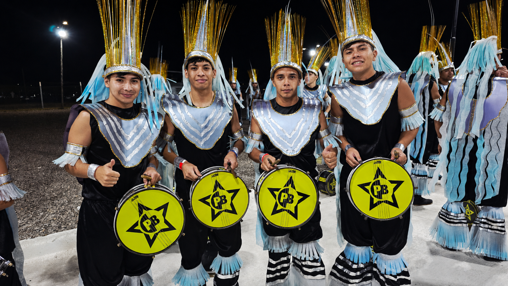 Jóvenes percusionistas de Pitogüé con sus instrumentos